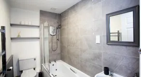 GERARD WALK - Spacious Home, High Speed Wi-Fi, Free Parking, Garden - Image 2