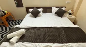 madho kutumb hostel ganga - Image 4