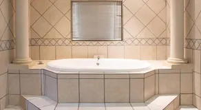 Spacube Luxury Suites and Spa - Image 2