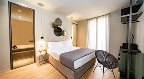 Elite Accommodations & Hydromassage Pool - Image 2