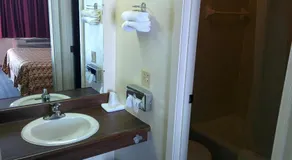 Economy Inn Toledo-Perrysburg - Image 2