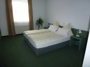 Landhotel Solmser Hof - Image 3