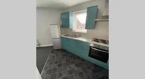 Bank Street Apartment - Image 4