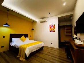 Cosy and Spacious Room and Asian Cuisine - Image 5