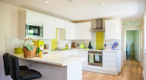 The Retreat, own hot tub, romantic escape, near Lyme Regis - Image 3