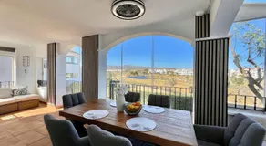 Stunning apartment with overflow pool and golf view - Image 3
