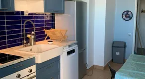 Résidence avec piscine et box, vue sur mer - Image 3