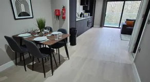 #22 Lux & Stylish 2 bed 2 bath Apart w balcony 11 - Near Cannon Hill Park - Sleeps 4 - Perfect for contractors and families - Free parking - Image 4