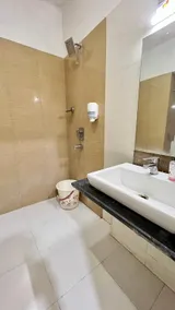 Top Floor Luxurious Studio Apartment - Image 2