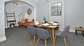 Hanford Apartments - Image 2