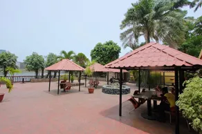 Carliza Hotel - Guest Room - Image 5