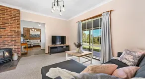 Highfields - Rural Entertainer with Valley Views - Image 2
