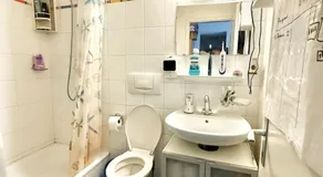 Double room and private bath in a shared flat, quiet, close to the UN and airport - Image 5