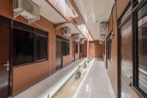 RedDoorz Syariah near Siloam Hospitals Bulak Kapal - Image 3