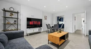 Central Modern Chique Apartment - Image 2