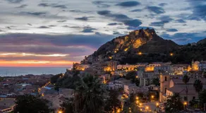 L' Antico Scoglio Appartamenti comfort Nocera Terinese Scalo - Fino a 11 Ospiti - Piscina - Navetta Aeroporto-Stazione & Multi-Destinazioni - Spiaggia a 300mt - Giardino e Zona pranzo all'aperto - WiFi & SmartTV - Aria Condizionata - Image 4