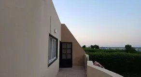 شاليه بالسخنه صف اول على البحر - Image 3