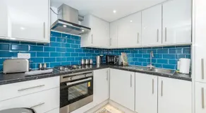 Pass the Keys Brand-New Trendy 2BR in the Vibrant Town Centre - Image 3