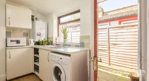 Wimborne House, 3BR, Airport, M1, 6 beds - Image 5