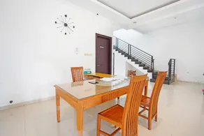 OYO 91194 Manyar Residence Syariah - Image 3
