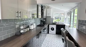 Hambledon House 4BR Entire Home - Image 2