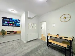 3-Bed Home in Glasgow - Image 4