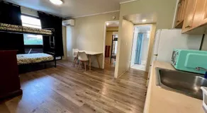 Waikiki Beachside Hostel - Image 2