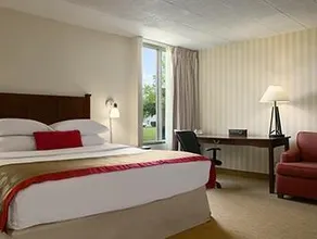 Ramada by Wyndham Greensburg Hotel & Conference Center - Image 5