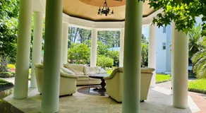 Claude Monet beach hotel - Image 3