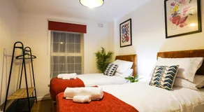 Comfortable 3BDR Apartment in Enfield, North London with Free Parking - Image 2