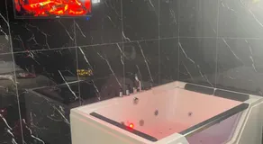 Life Hotel - Image 5