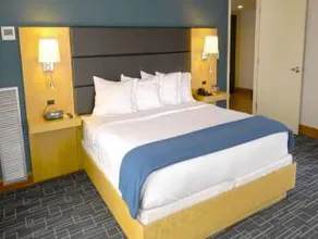 Holiday Inn Express Stamford - Image 2