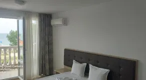 SEA WOLF Apartman Луксозен апартамент с панорамна гледка към морето климатик с нова напълно оборудвана кухня отделна баня с тоалетна гледка към басейна на 30 м от плажа Паркинг към хотела Навсякъде близо - Image 2