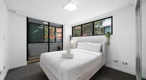Spacious 3BR Apt with Parking Walk to ICC & Darling Harbour & CBD & Chinatown - Image 2