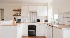 Ely Stays Flat 1 Stylish City Centre Apartment - Image 4