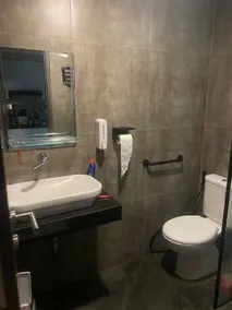Apartemen Grand Jati Junction, 2Kamar Tidur - Image 4