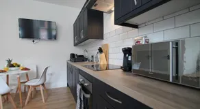 Superb 1-Bed Apartment - Free Parking Dundee - Image 2