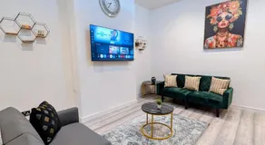 Brand new 4 bedroom house in Newport Free parking - Image 5