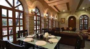 Luxurious Vintage Villa - Image 5