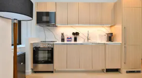 Sleek 2BR Oasis in Financial District - Image 4