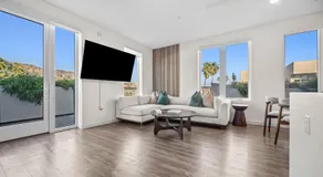 The Jade Hill Views - Penthouse - Pool, Gym, Balcony - Image 2