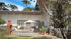 "Charme do Embaixador"- Equipadíssima para 9 pessoas - SAUNA , FORNO PIZZA, PIANO, SKY TV - 5000 m2 de ar puro - Caseiro Mordomia - Image 3