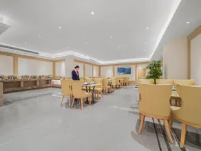 Vienna Hotel Jiangyin Zhouzhuang - Image 3