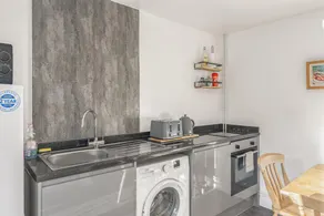 Apt 2: Spacious Comfortable apartment - ShireStays - Image 4