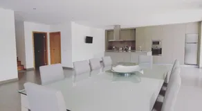 Villa entièrement équipée avec jardin, barbecue et piscine privée | Vue piscine | Adaptée au travail à distance - Image 3
