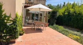 CHARMANT LOGEMENT AVEC PISCINE EN PROVENCE au premier étage d une villa - Image 3