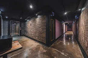 V Hotel - Image 2