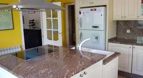 Espaciosa villa con piscina, ideal para relajarse en familia - Image 4