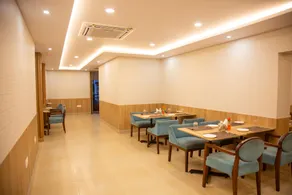 Hotel Naveen Lakeside - Image 5