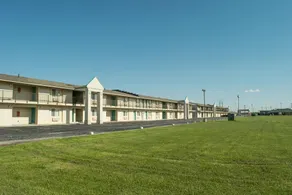 Regency Inn Perrysburg - Image 3